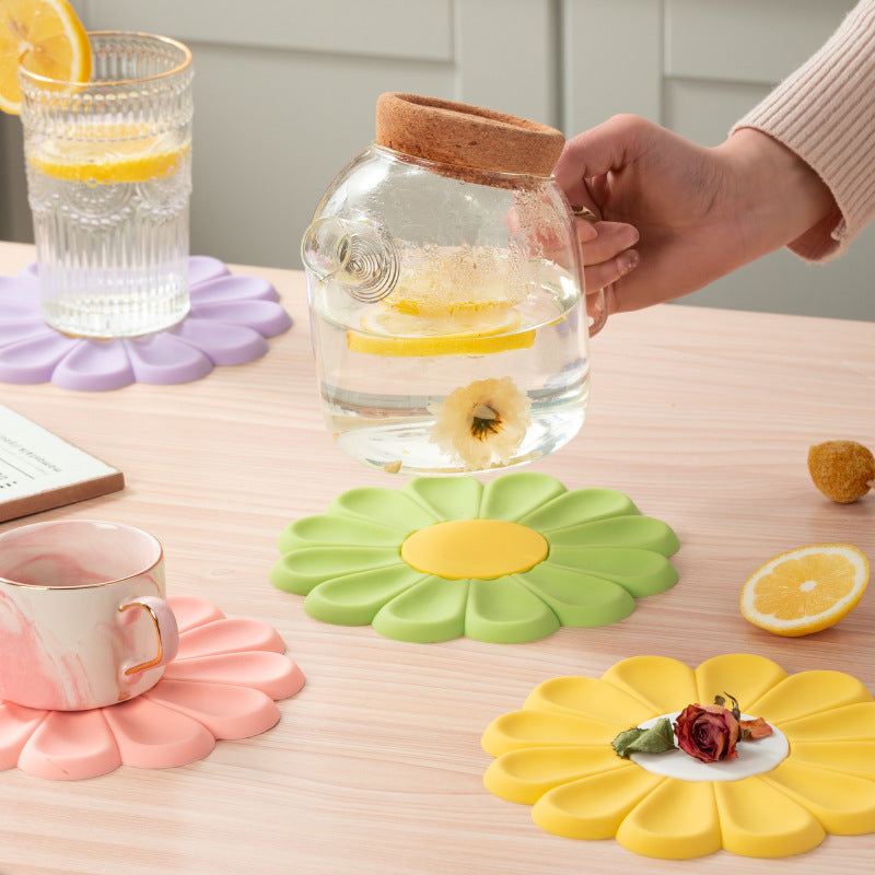 New Daisy Flower Insulation Simple Cute Silicone Placemat Kitchen Tools Home Decor