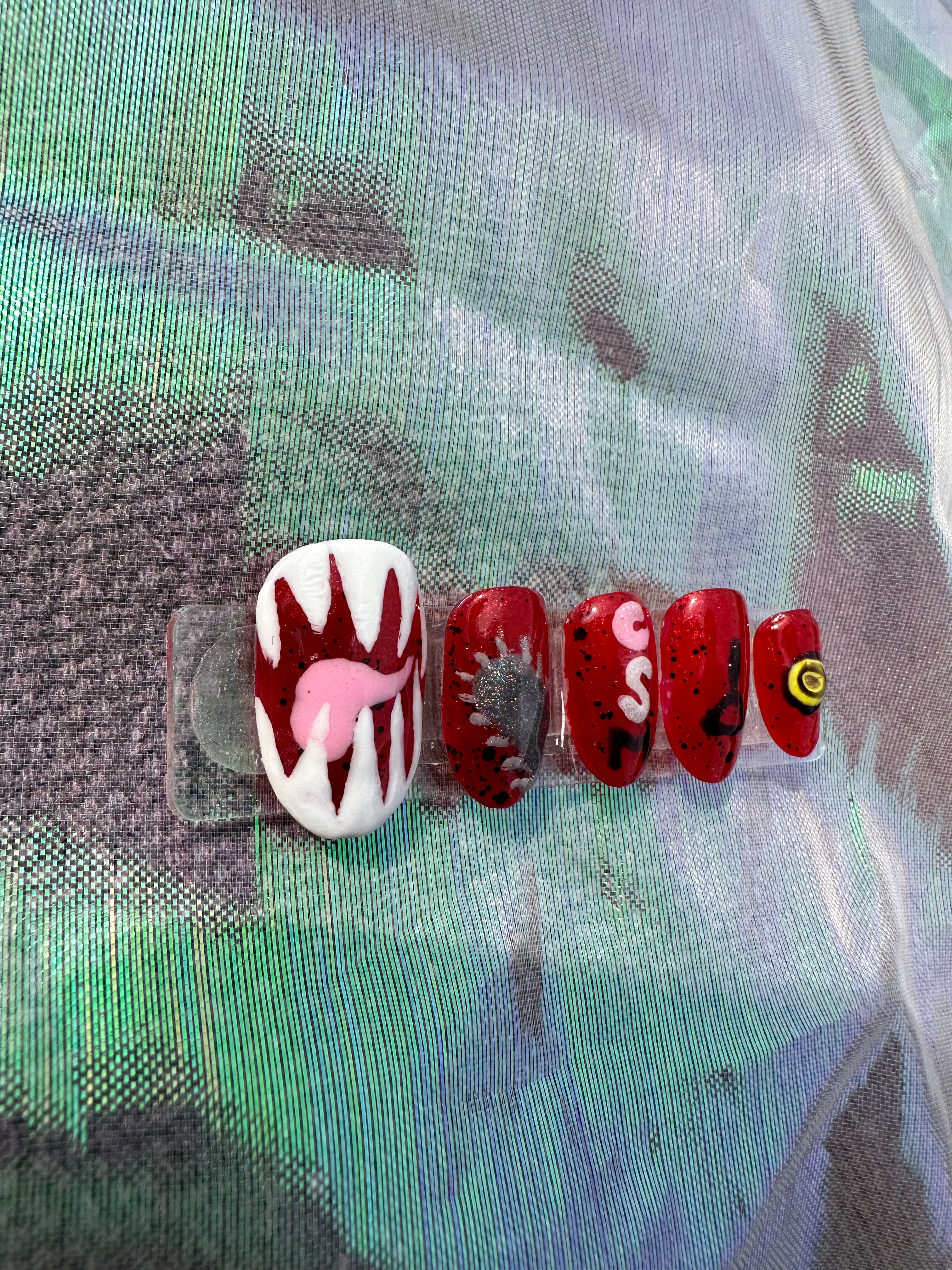 💀 CHAINSAW MANIA GIRLS PRESS ON NAIL SET🩸